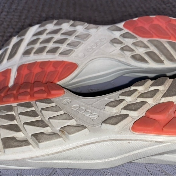 Ecco light grey running shoe. Walk or light hiking. Size 38 / 7.5. - Picture 7 of 8